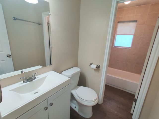 1003 Dyche Lane, Alvin, TX 77511