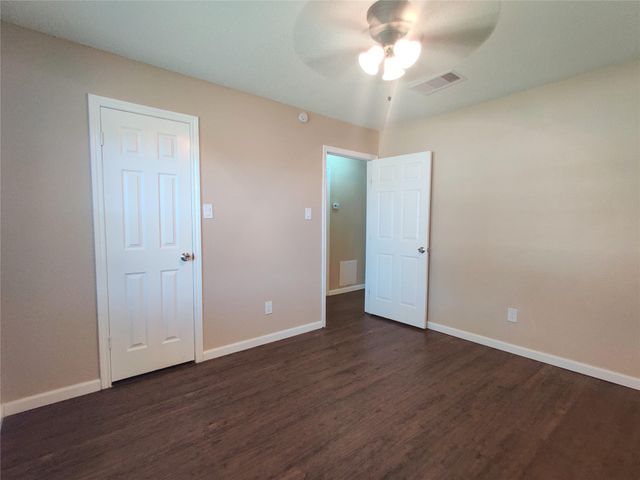 1003 Dyche Lane, Alvin, TX 77511