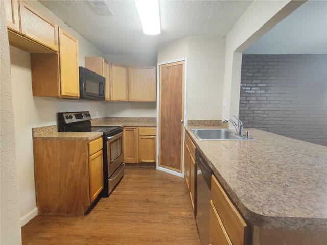 1003 Dyche Lane, Alvin, TX 77511