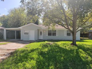 1003 Dyche Lane, Alvin, TX 77511