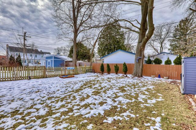 5739 S 113th STREET, Hales Corners, WI 53130