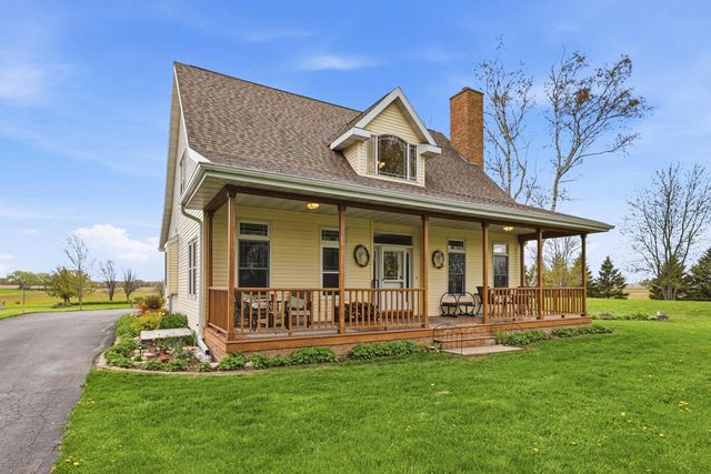 W8990 Sharratt ROAD, Van Dyne, WI 54979