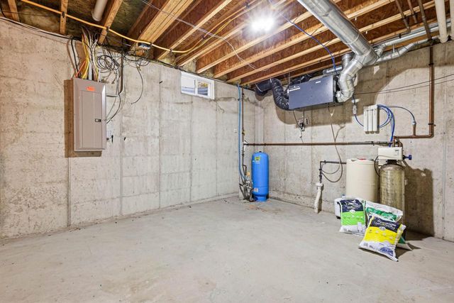 W8990 Sharratt ROAD, Van Dyne, WI 54979