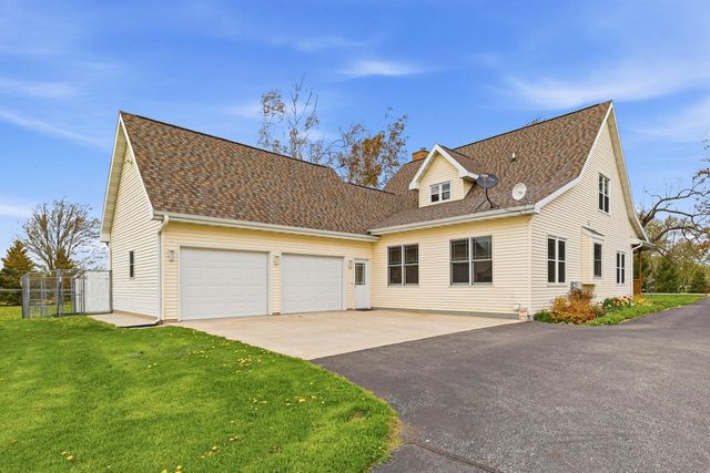 W8990 Sharratt ROAD, Van Dyne, WI 54979