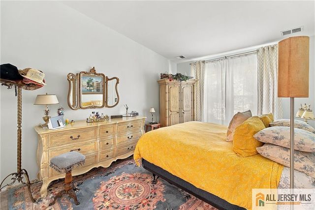 7053 Elm Court, South Brunswick, NJ 08852