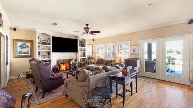 217 Yacht Club Drive, Fort Walton Beach, FL 32548