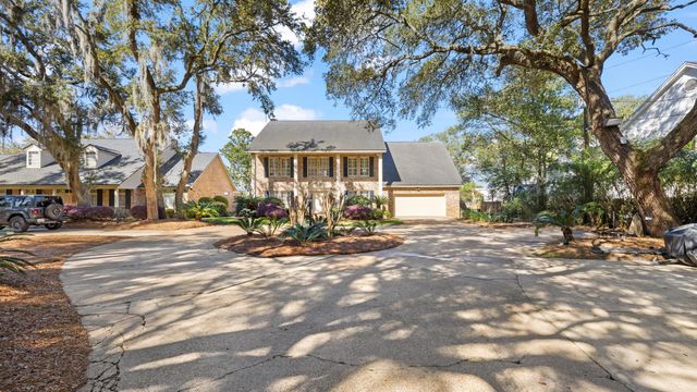 217 Yacht Club Drive, Fort Walton Beach, FL 32548