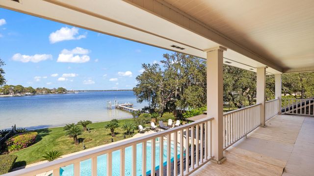 217 Yacht Club Drive, Fort Walton Beach, FL 32548