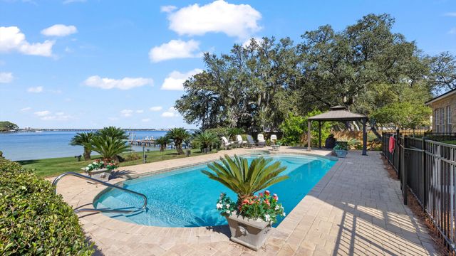 217 Yacht Club Drive, Fort Walton Beach, FL 32548