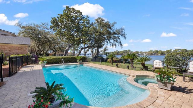 217 Yacht Club Drive, Fort Walton Beach, FL 32548