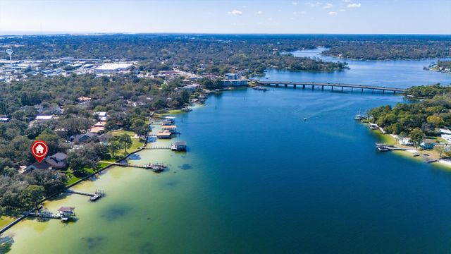 217 Yacht Club Drive, Fort Walton Beach, FL 32548