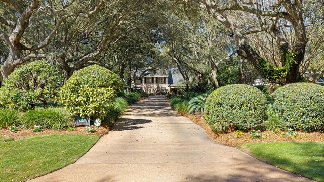 217 Yacht Club Drive, Fort Walton Beach, FL 32548