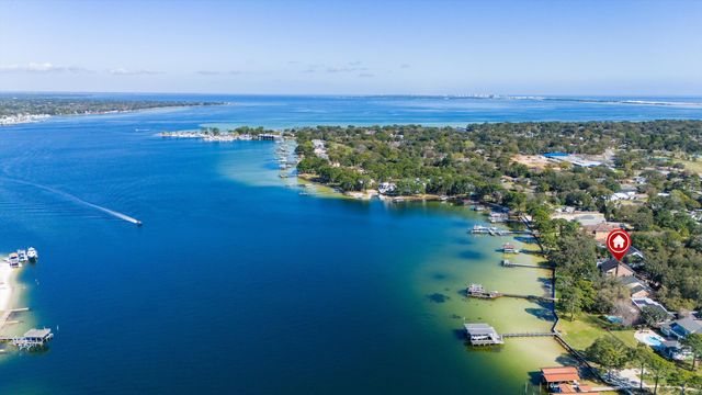 217 Yacht Club Drive, Fort Walton Beach, FL 32548