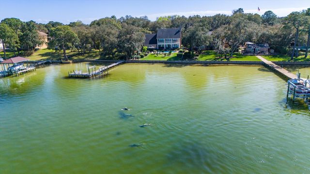 217 Yacht Club Drive, Fort Walton Beach, FL 32548