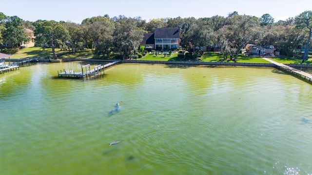 217 Yacht Club Drive, Fort Walton Beach, FL 32548