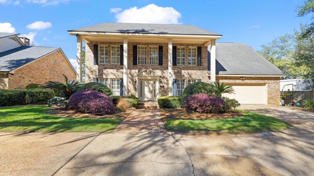 217 Yacht Club Drive, Fort Walton Beach, FL 32548