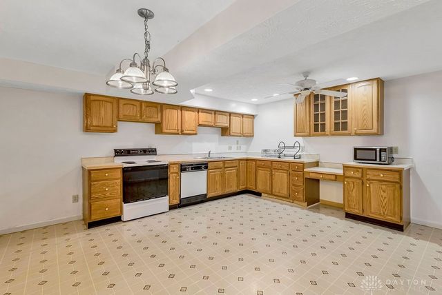 250 Winter Creek Court, Englewood, OH 45322