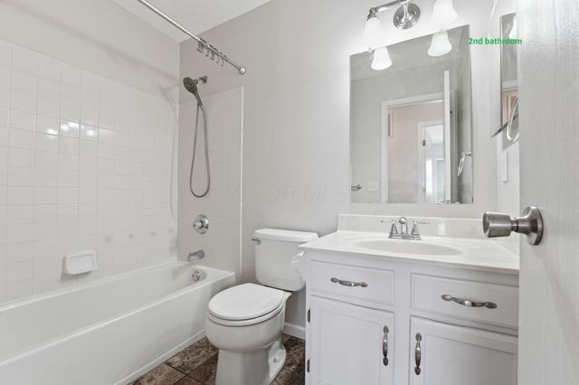 6408 Pinefield Drive, Hilliard, OH 43026