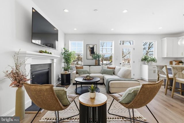 131 CHARLES LN, Harleysville, PA 19438