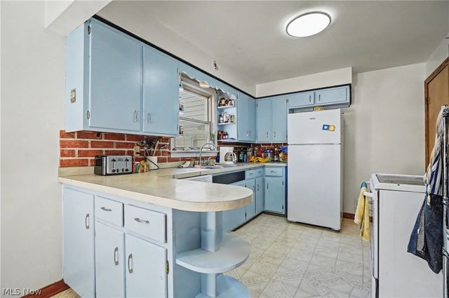 97 Rosary Drive, Campbell, OH 44405