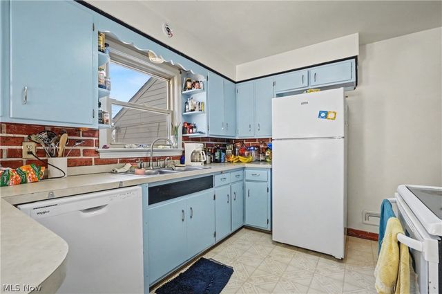 97 Rosary Drive, Campbell, OH 44405