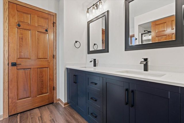 2072 W Hope LANE, Oak Creek, WI 53154
