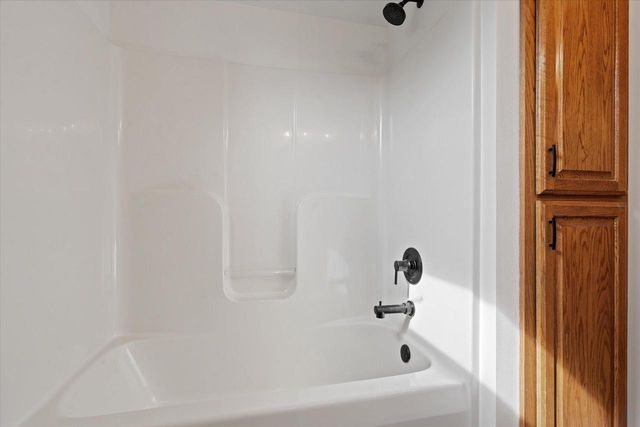 2072 W Hope LANE, Oak Creek, WI 53154