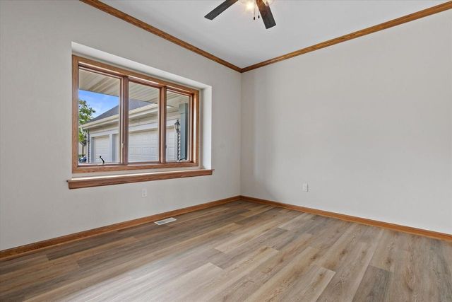 2072 W Hope LANE, Oak Creek, WI 53154