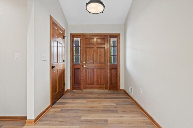 2072 W Hope LANE, Oak Creek, WI 53154
