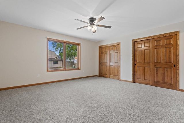 2072 W Hope LANE, Oak Creek, WI 53154