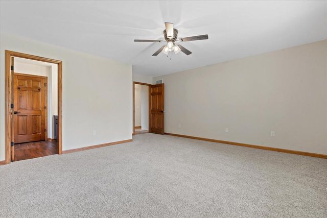 2072 W Hope LANE, Oak Creek, WI 53154