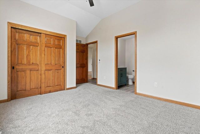 2072 W Hope LANE, Oak Creek, WI 53154