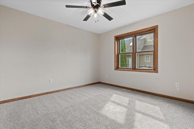 2072 W Hope LANE, Oak Creek, WI 53154
