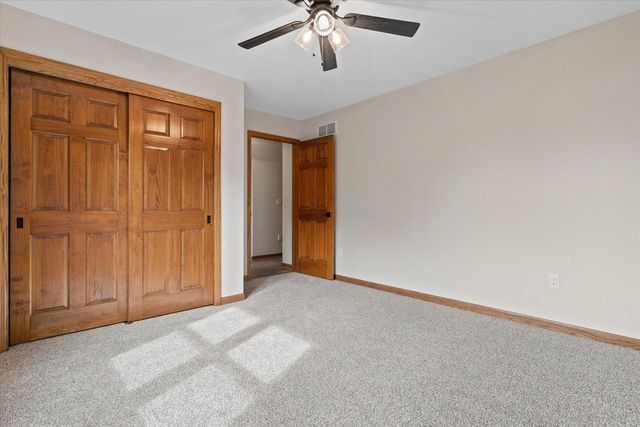 2072 W Hope LANE, Oak Creek, WI 53154