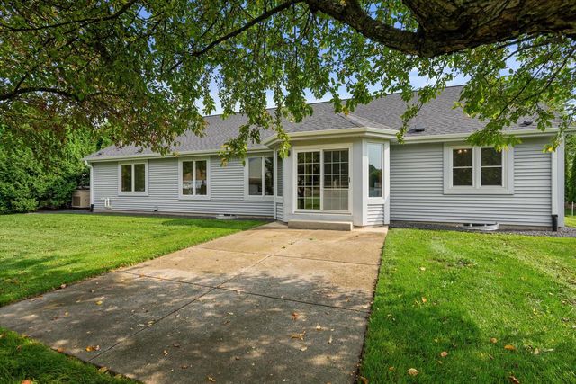 2072 W Hope LANE, Oak Creek, WI 53154