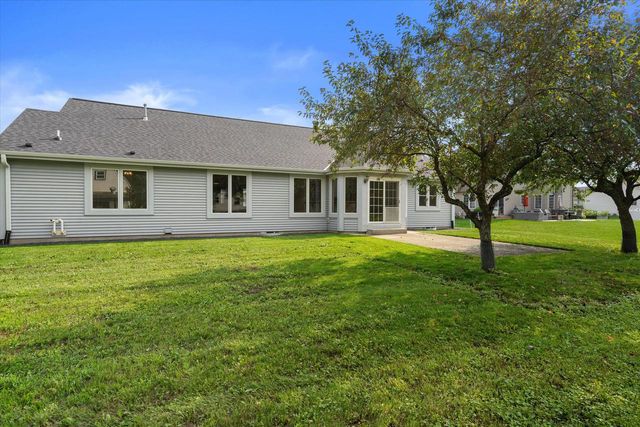 2072 W Hope LANE, Oak Creek, WI 53154