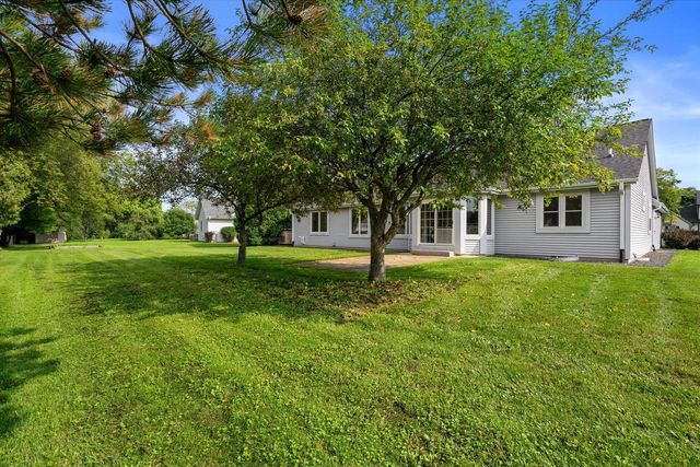 2072 W Hope LANE, Oak Creek, WI 53154