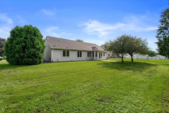 2072 W Hope LANE, Oak Creek, WI 53154