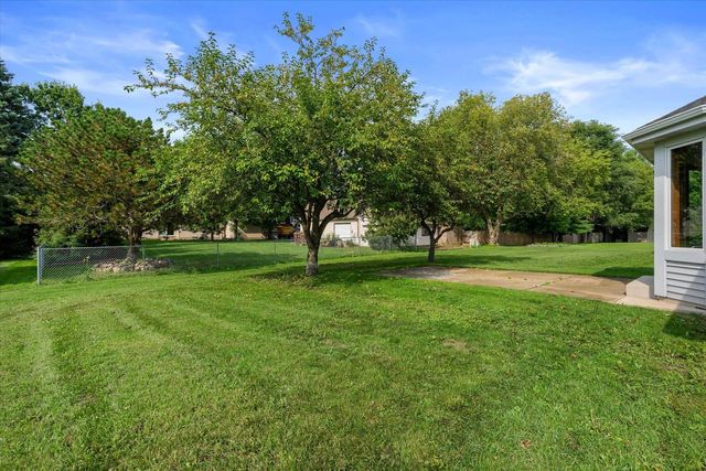 2072 W Hope LANE, Oak Creek, WI 53154