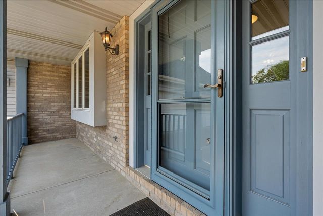 2072 W Hope LANE, Oak Creek, WI 53154