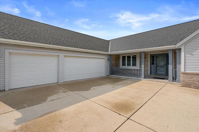 2072 W Hope LANE, Oak Creek, WI 53154
