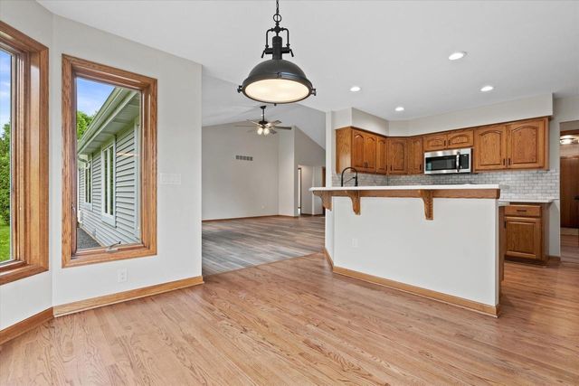2072 W Hope LANE, Oak Creek, WI 53154