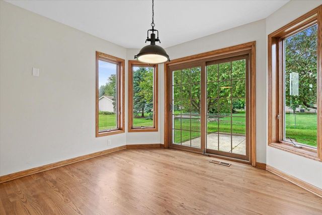 2072 W Hope LANE, Oak Creek, WI 53154