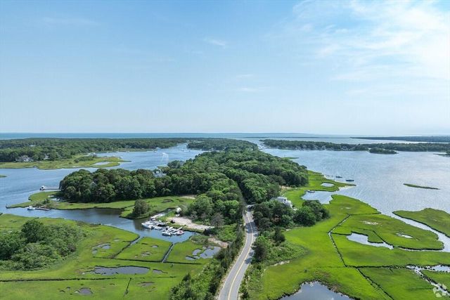 183 Monomoscoy Road, Mashpee, MA 02649