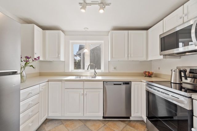 7 Thoreau Court 7, Concord, MA 01742