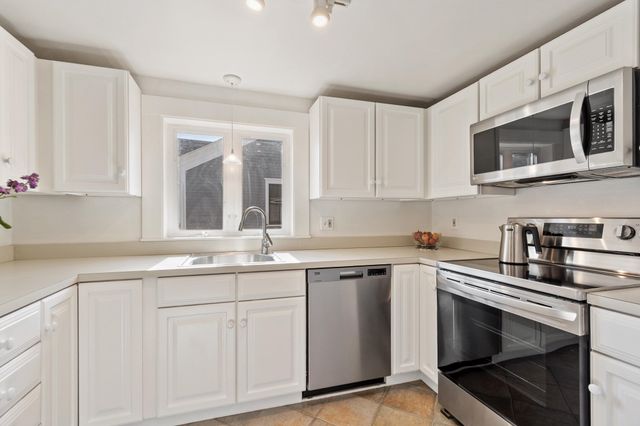 7 Thoreau Court 7, Concord, MA 01742