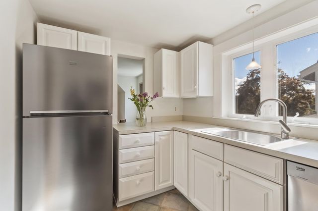 7 Thoreau Court 7, Concord, MA 01742