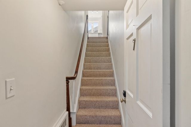 7 Thoreau Court 7, Concord, MA 01742