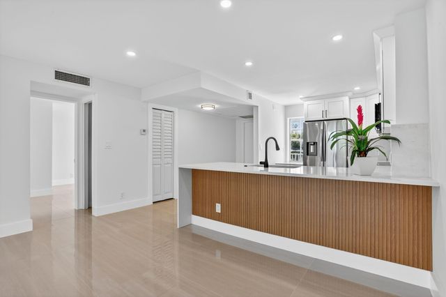 2651 S Palm Aire Drive S 305, Pompano Beach, FL 33069