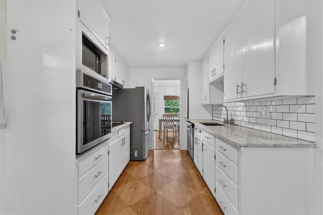 5714 W 77th Terrace, Prairie Village, KS 66208